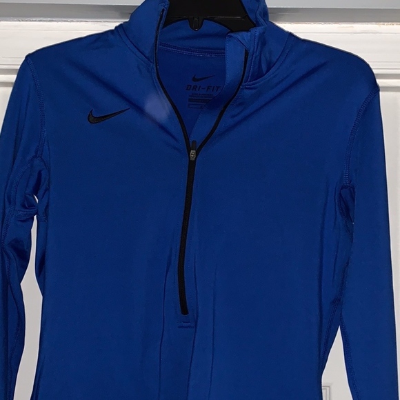 Dri Fit Nike Pullover - Picture 2 of 5